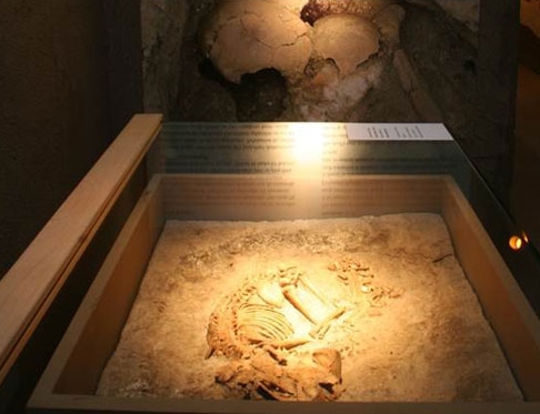 Çatalhöyük ölü gömme geleneği